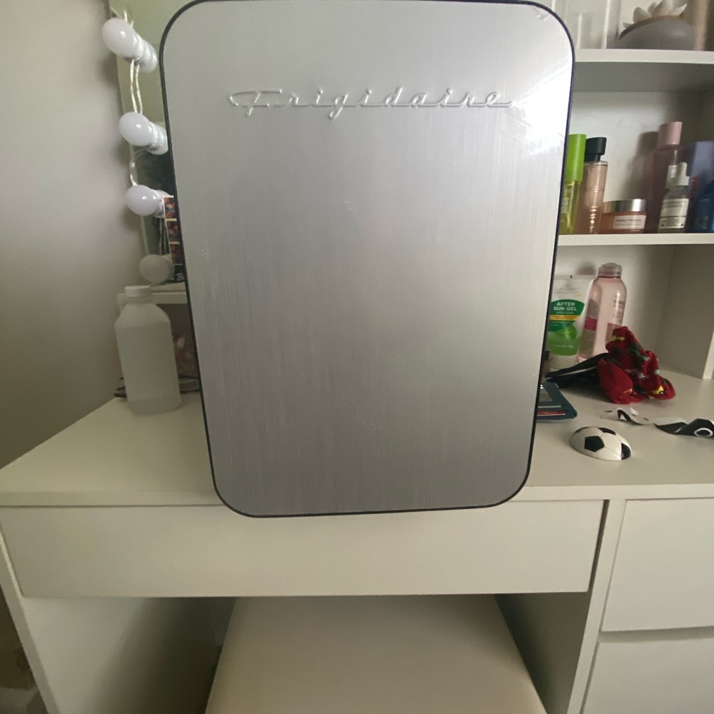 Mini fridge